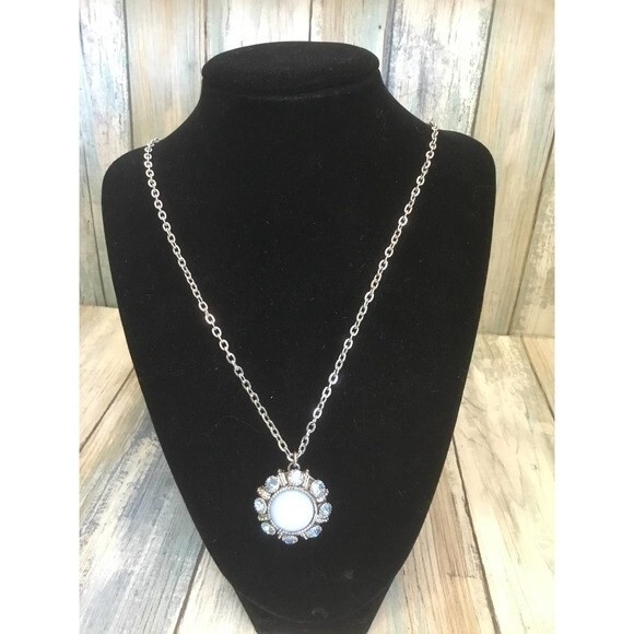 Vintage Avon Silver Blue Necklace - Picture 2 of 4